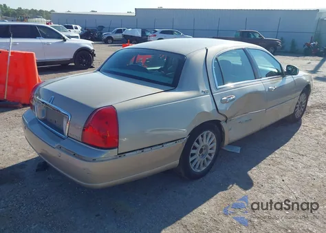 2005 Lincoln Town Car Signature Limited from USA, damaged, VIN 1LNHM82W25Y661430